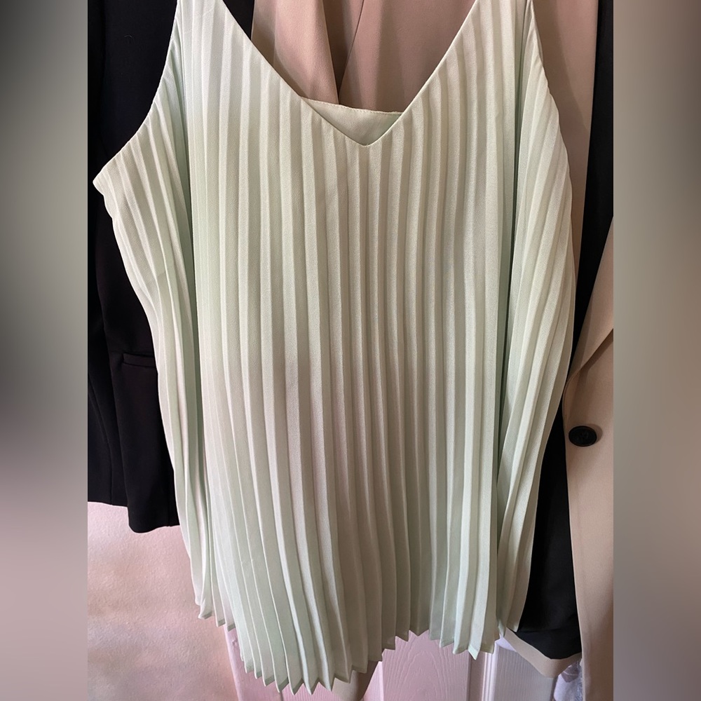 Flowy Tank Top - Picture 3 of 3